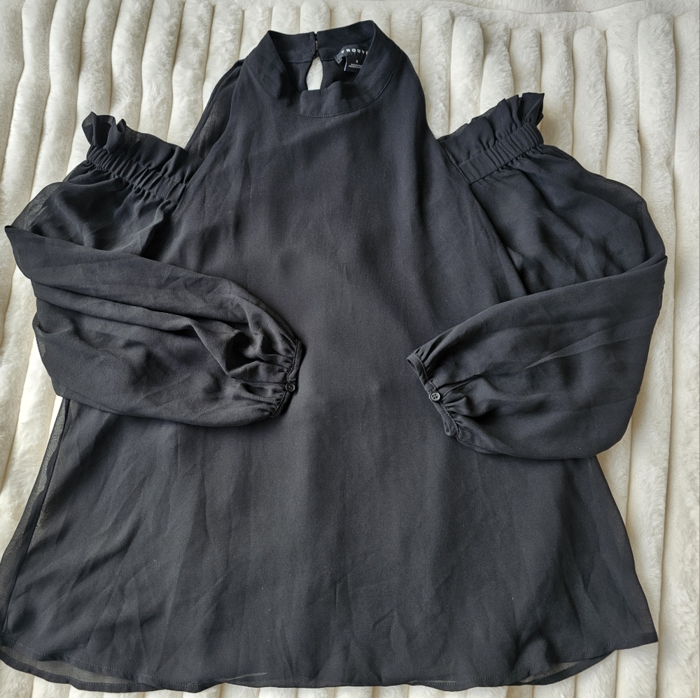 Trouve Cold Shoulder Top